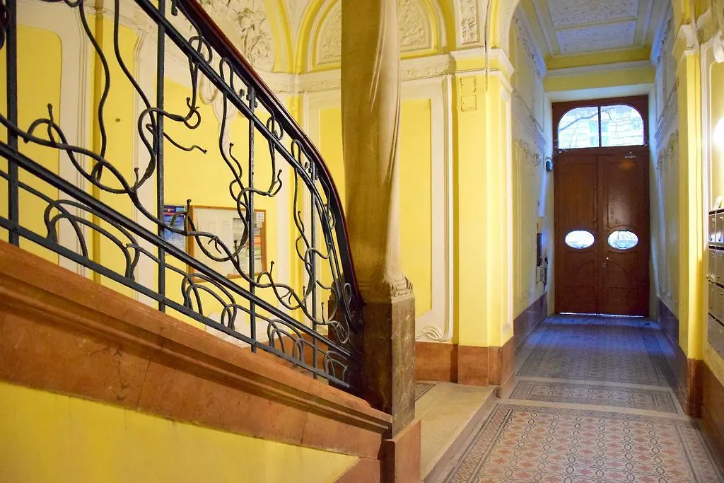 Apartment Binder-Home Stylish Studios Budapest/Parliament Hungary